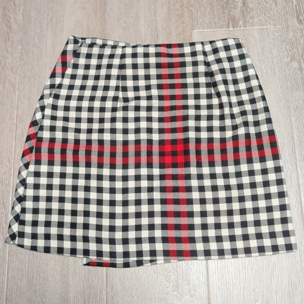 Who What Wear Mini Wrap Skirt Womens 2 Black Red Plaid Button Up Academia 28x17 - Picture 2 of 7